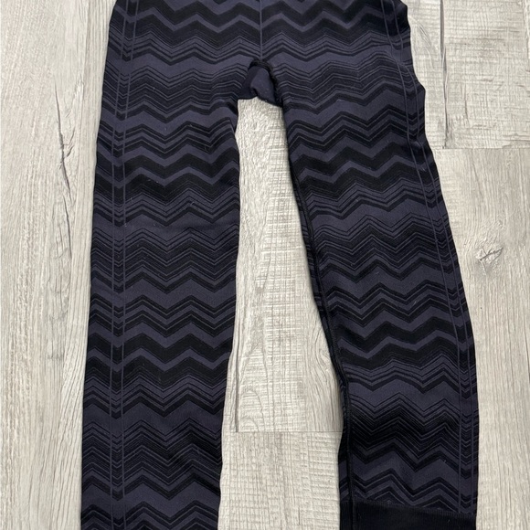 Lululemon Women's Legging Gray Black Chevron Ribbed Compression Stretch - Picture 4 of 11